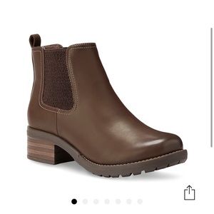 Eastland Jasmine Chelsea Boot